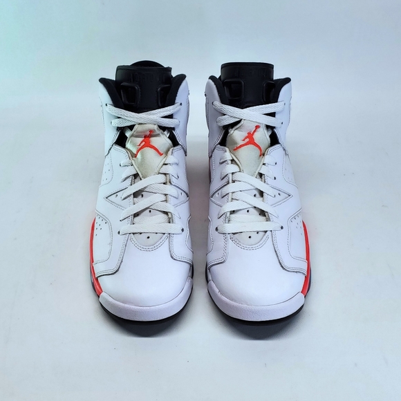 Air Jordan Retro 6 - Picture 2 of 11